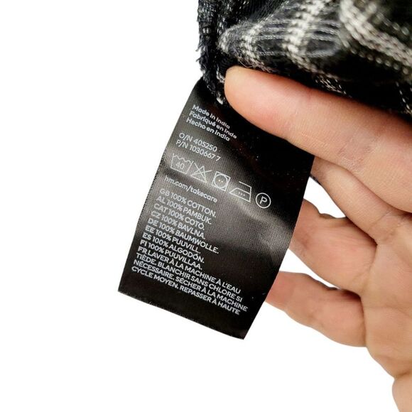 2/$20 H&M Black & White Plaid Pattern Buttons Down Cropped Top Shirt Size: XL - Picture 12 of 12